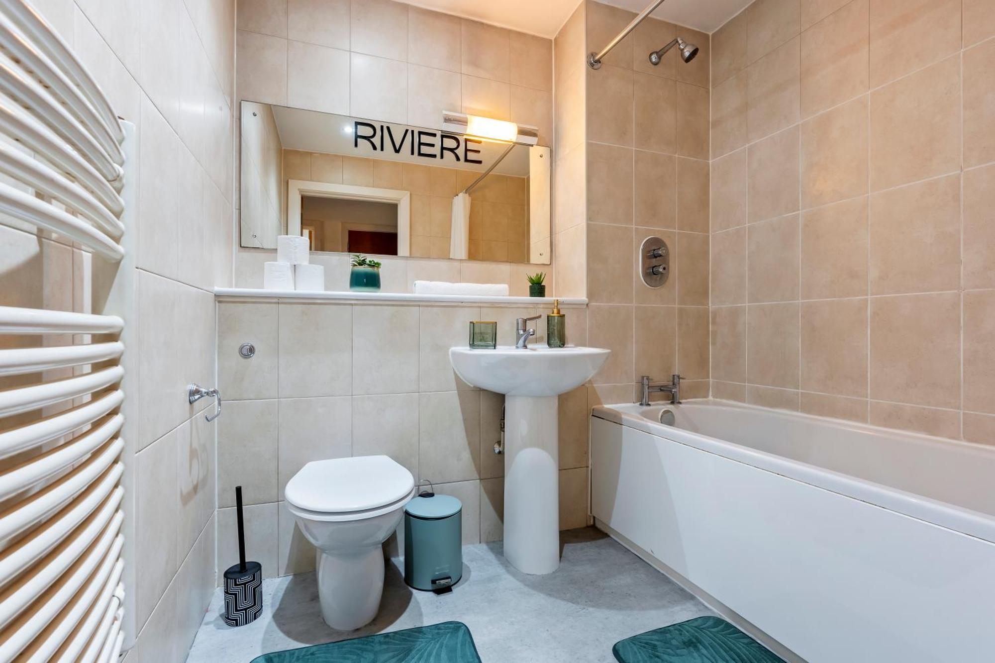 Cosy Apartment- Centre - Free Parking-sleep 5